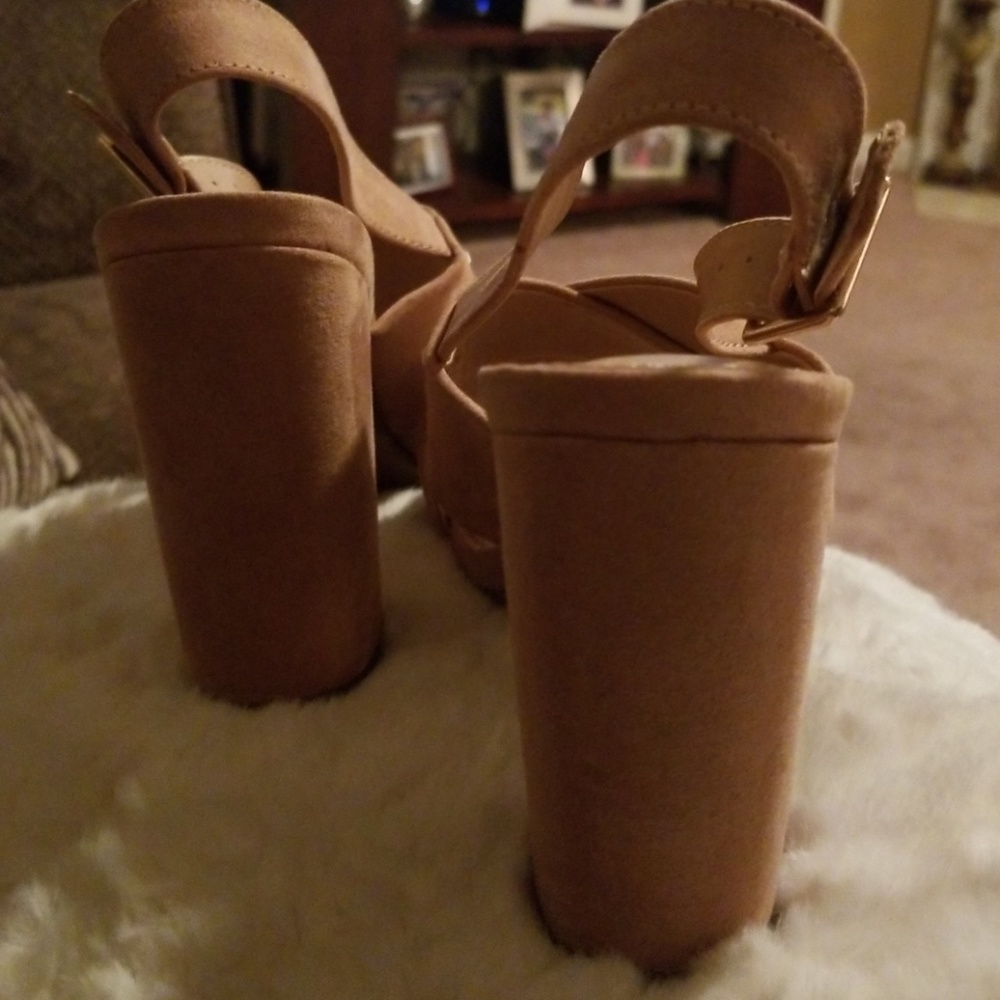 Heels - Picture 3 of 5